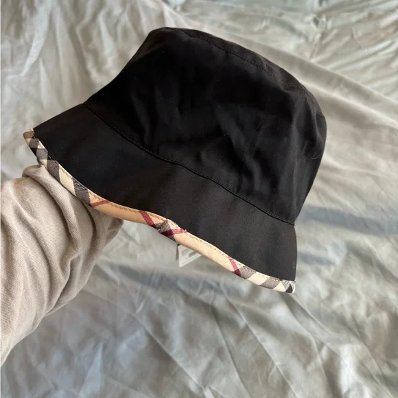 Burberry “Nova Check” Bucket Hat; sz M - Picture 4 of 12